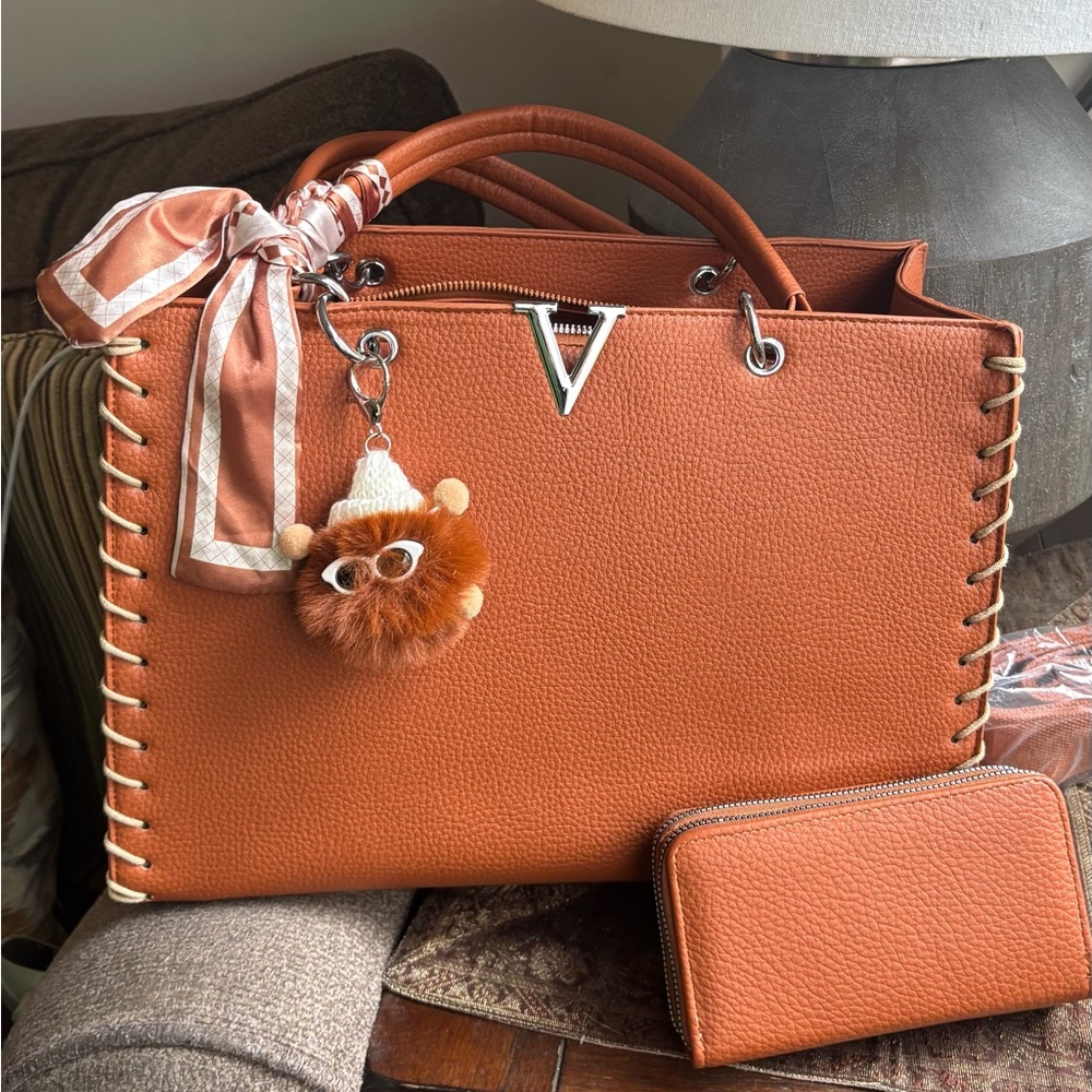 Beautiful! Fashion Brown LG Vegan leather zip Tote/Crossbody Bag with Wallet